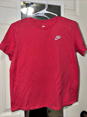 Nike The Nike Tee Short Sleeve Tee in Pink Size Medium